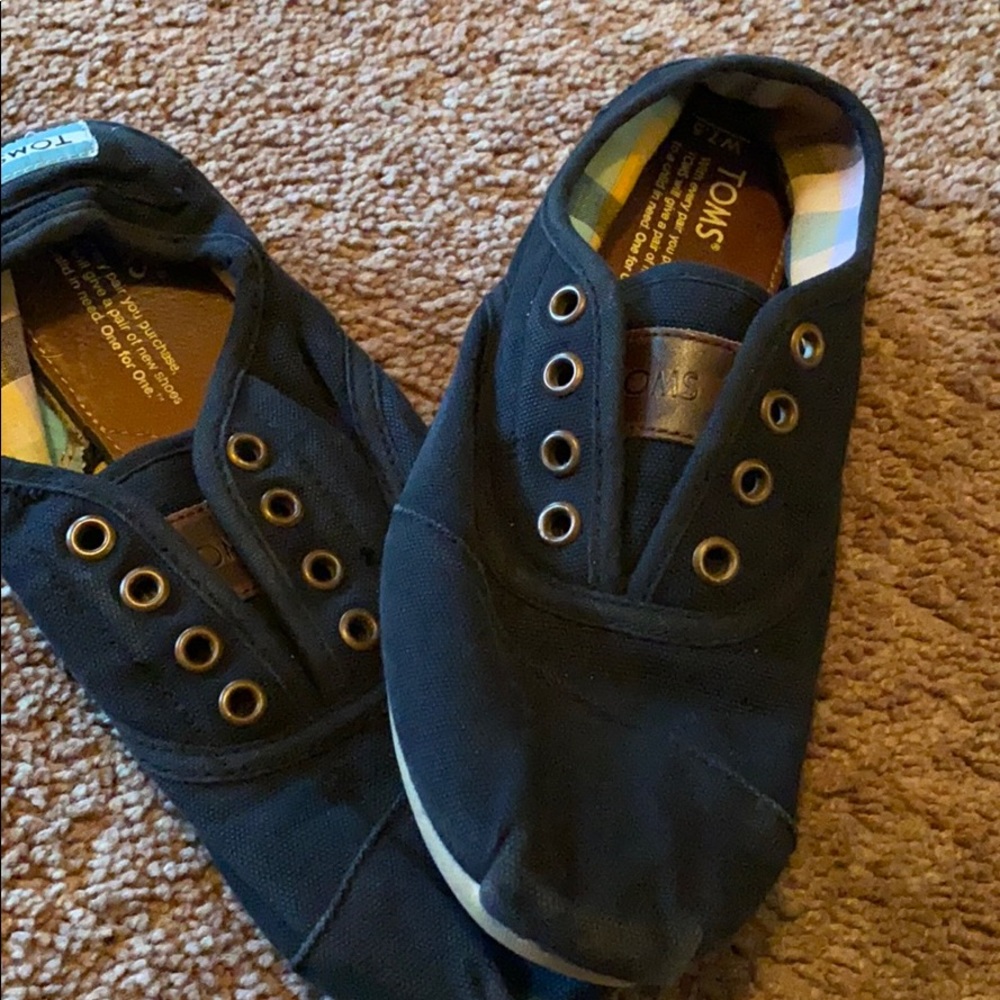 Tom black flats